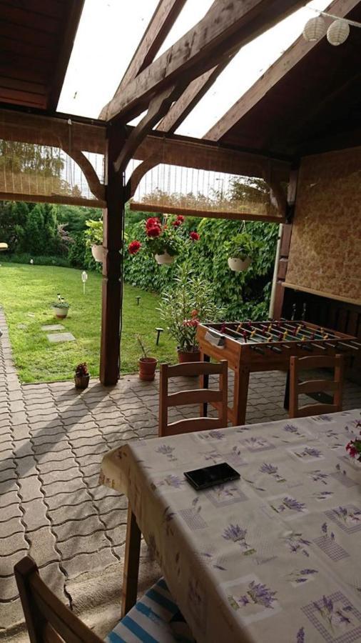 Liliana Vendeghaz Apartment Balatonfůzfő Екстериор снимка