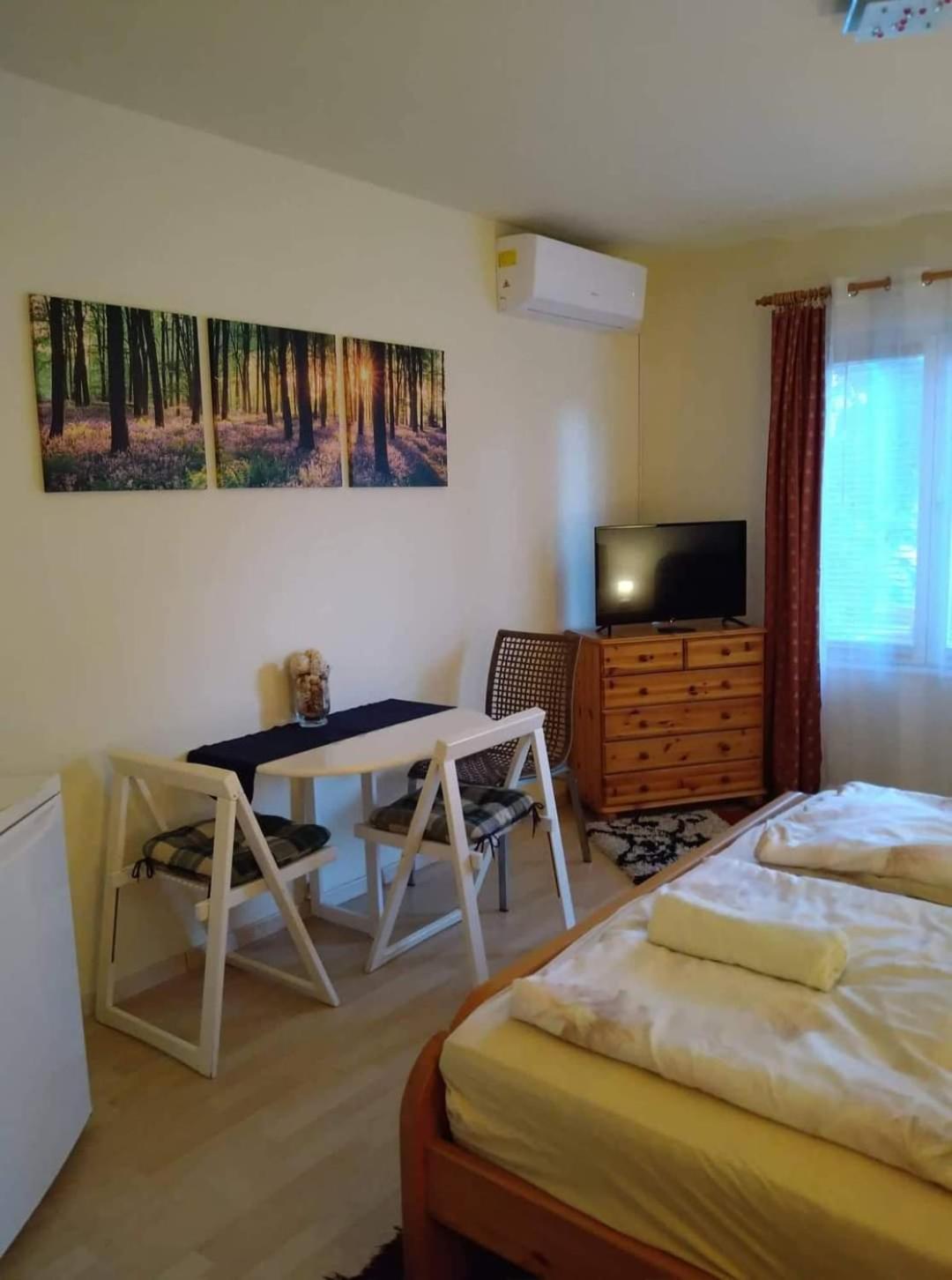 Liliana Vendeghaz Apartment Balatonfůzfő Стая снимка