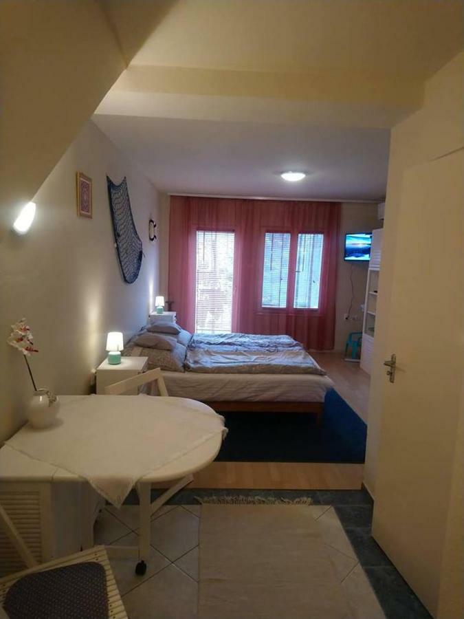 Liliana Vendeghaz Apartment Balatonfůzfő Екстериор снимка