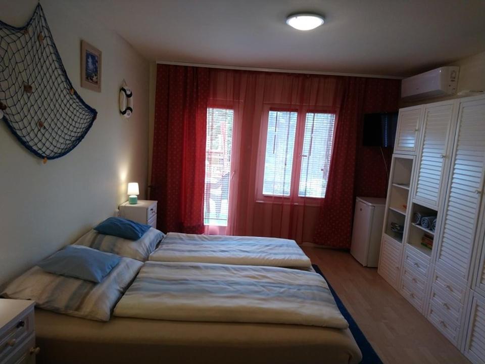Liliana Vendeghaz Apartment Balatonfůzfő Екстериор снимка