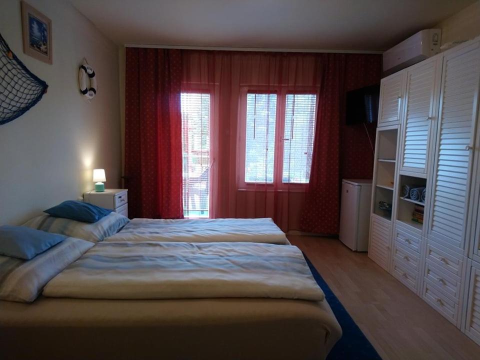 Liliana Vendeghaz Apartment Balatonfůzfő Екстериор снимка